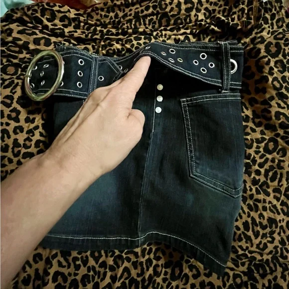 Stretch Denim Short-Shorts w/Denim Belt - Picture 3 of 16